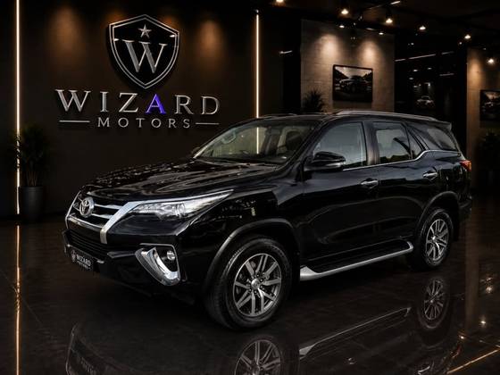 TOYOTA HILUX SW4 2.8 SRX 4X4 7 LUGARES 16V TURBO INTERCOOLER DIESEL 4P AUTOMÁTICO TOYOTA HILUX SW4 2.8 SRX 4X4 7 LUGARES 16V TURBO INTERCOOLER DIESEL 4P AUTOMÁTICO